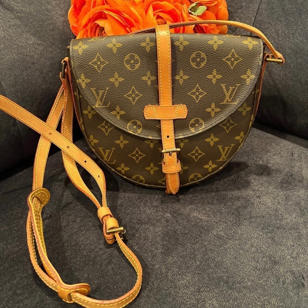 ✨Louis Vuitton Chantilly Shoulder Bag✨